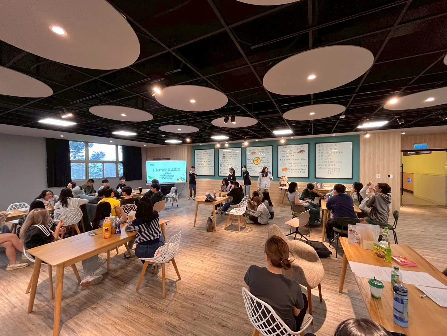 學士專業主視覺